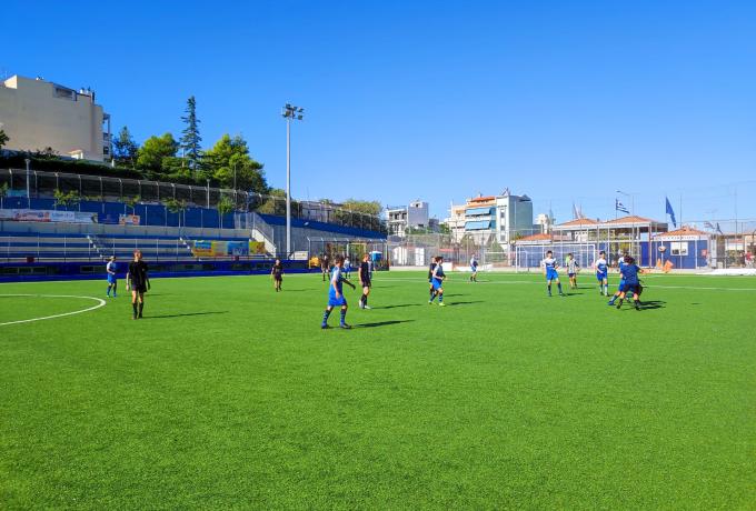 Τα παιδιά του 1ου Γυμνασίου Ηρακλείου Αττικής αναμετρήθηκαν με την Εθνική Ομάδα Αστέγων σε έναν ποδοσφαιρικό αγώνα που δίδαξε αγάπη 