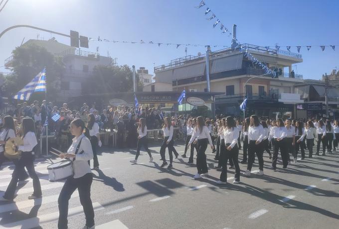 Με λαμπρότητα ο εορτασμός της 28ης Οκτωβρίου στον Δήμο Ηρακλείου Αττικής – Για πρώτη φορά παρέλασε και το Ειδικό Σχολείο